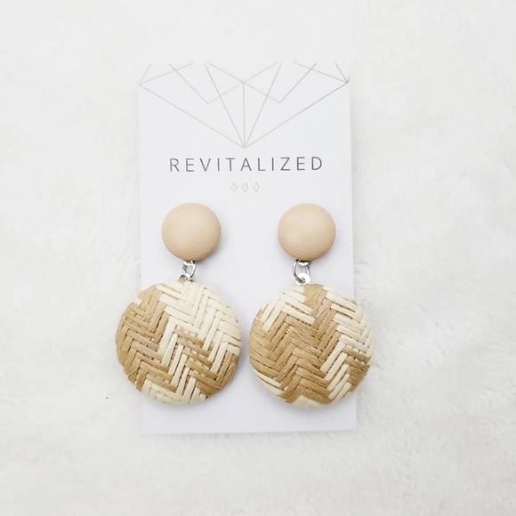 Circle Rattan Earrings - Picture 3 of 3